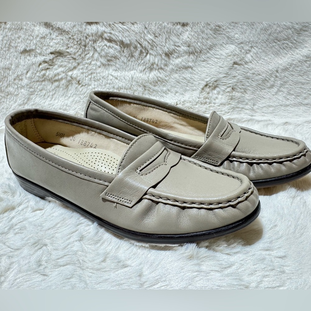NEW SAS Wink Tripad Comfort BONE Slip On Penny Loafers Shoes Womens Size 5 1/2 M